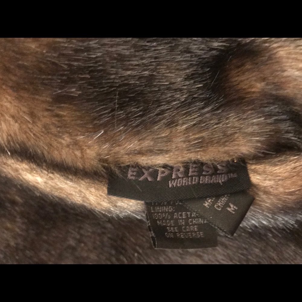 Exotic Express Fur Vest - Picture 5 of 5